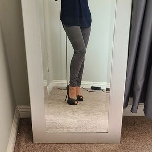 🆕️ NWT Express Gray textured leggings